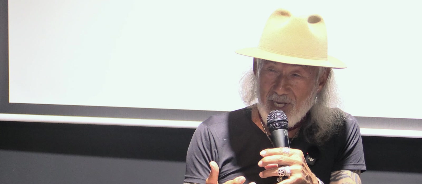 挫折のあとに与えられた新しい道と安らぎについて語るアーサー・ホーランド