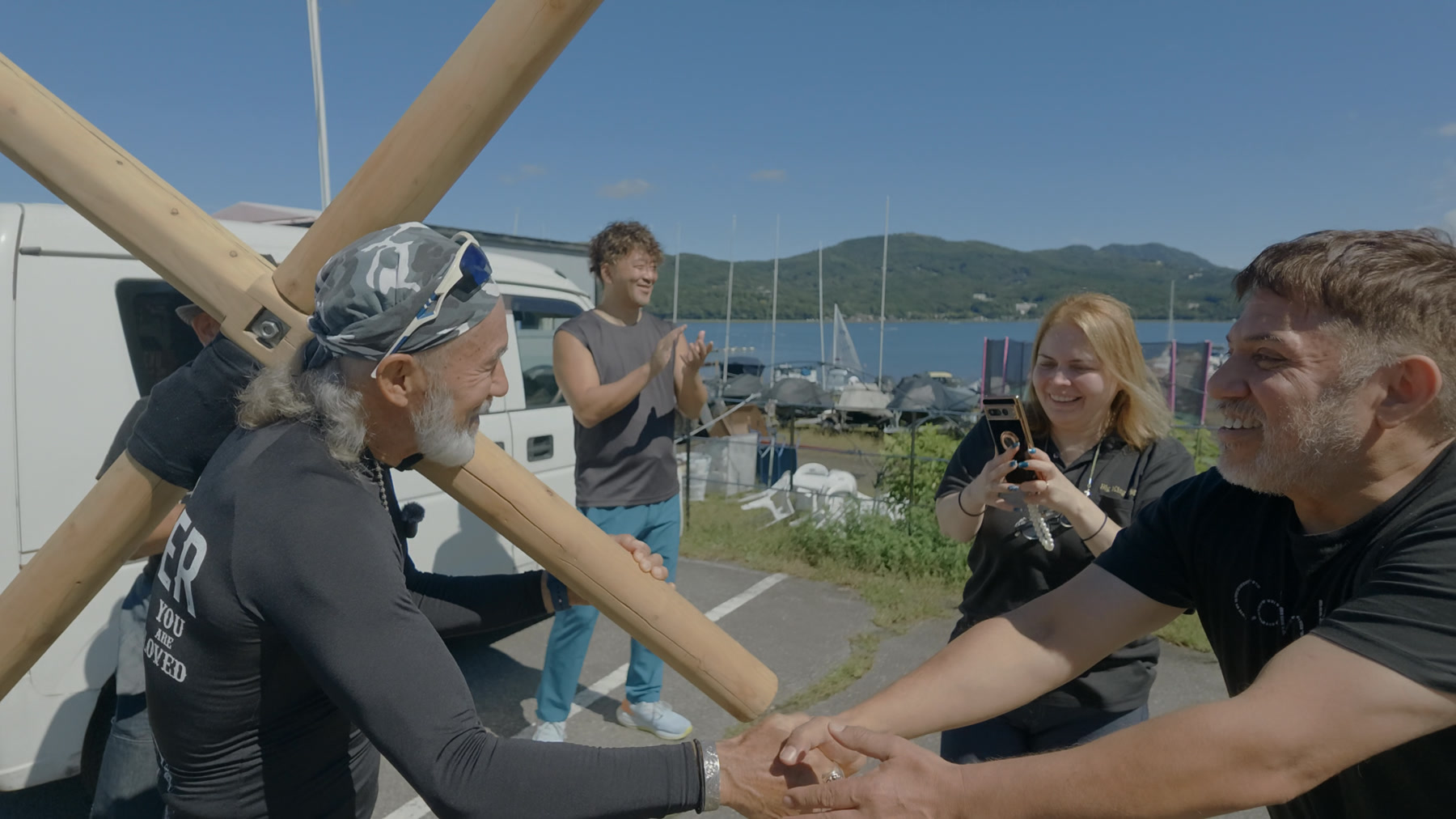 山中湖の歩道で出会った、ボリビアからのご夫婦。